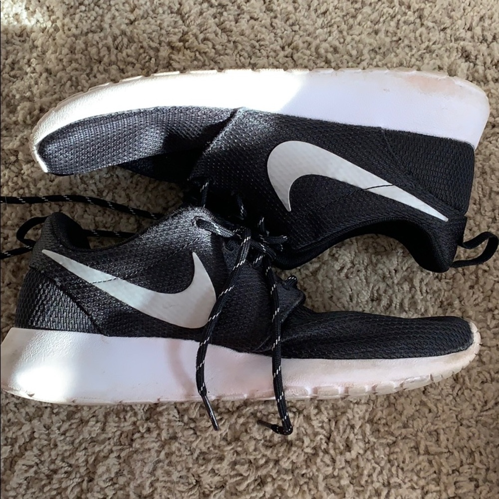 Black Nike Roshe Runs